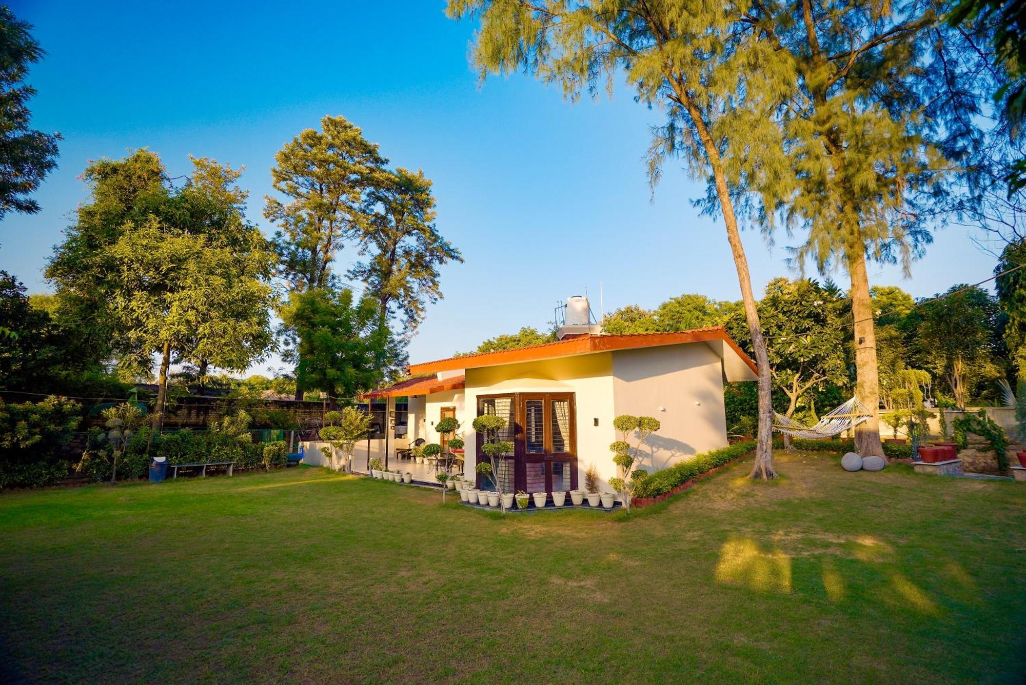 Villa Farm The Retreat - With Private Pool Manesar Esterno foto