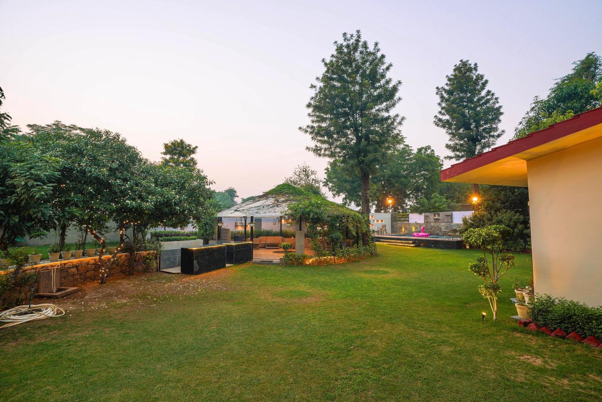 Villa Farm The Retreat - With Private Pool Manesar Esterno foto