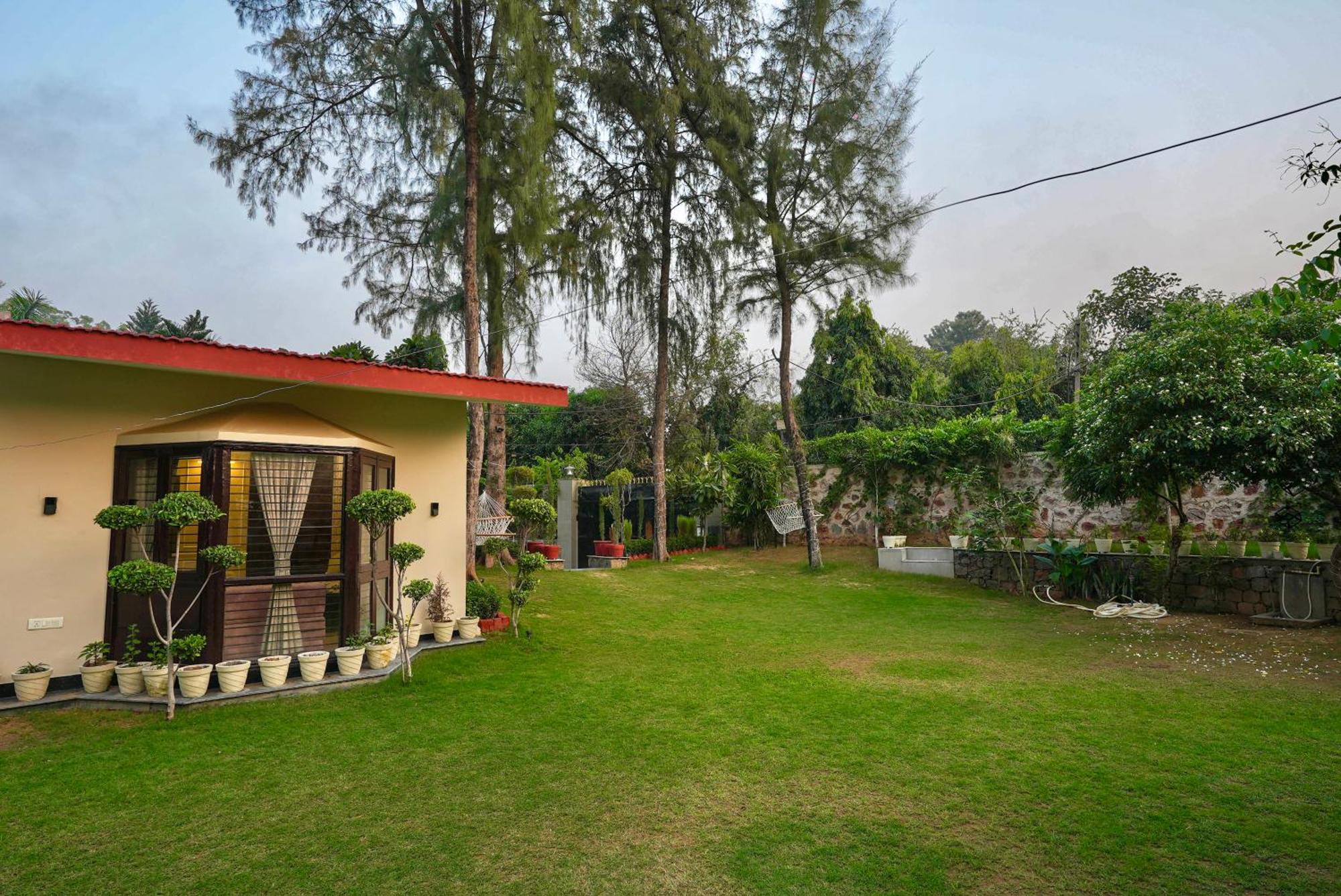 Villa Farm The Retreat - With Private Pool Manesar Esterno foto