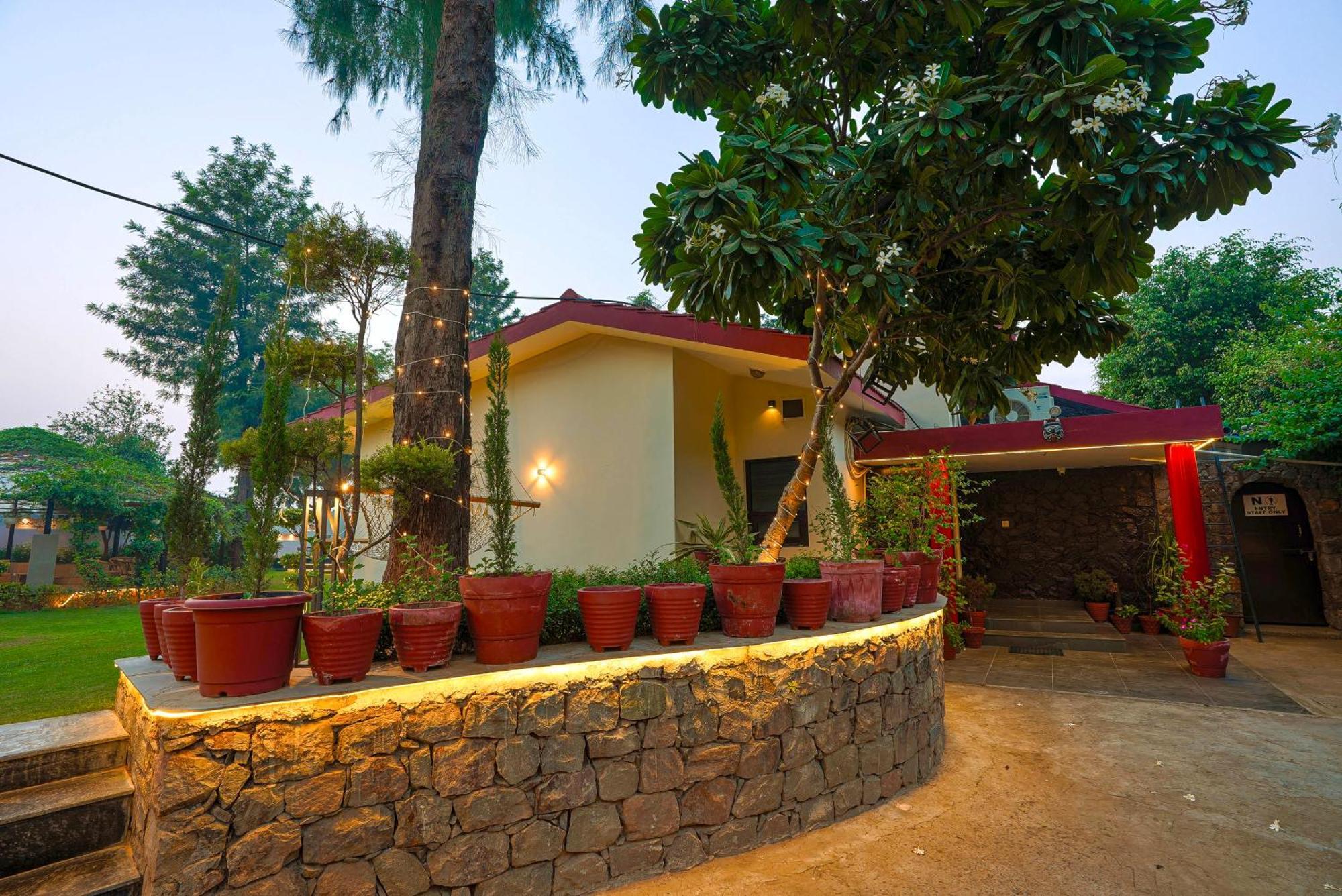Villa Farm The Retreat - With Private Pool Manesar Esterno foto
