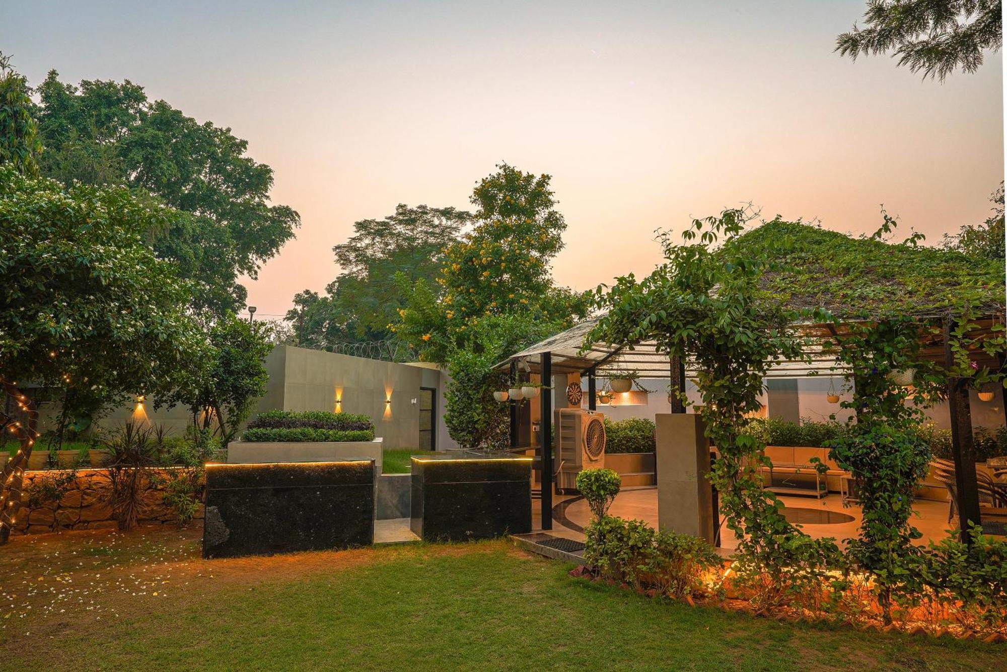Villa Farm The Retreat - With Private Pool Manesar Esterno foto