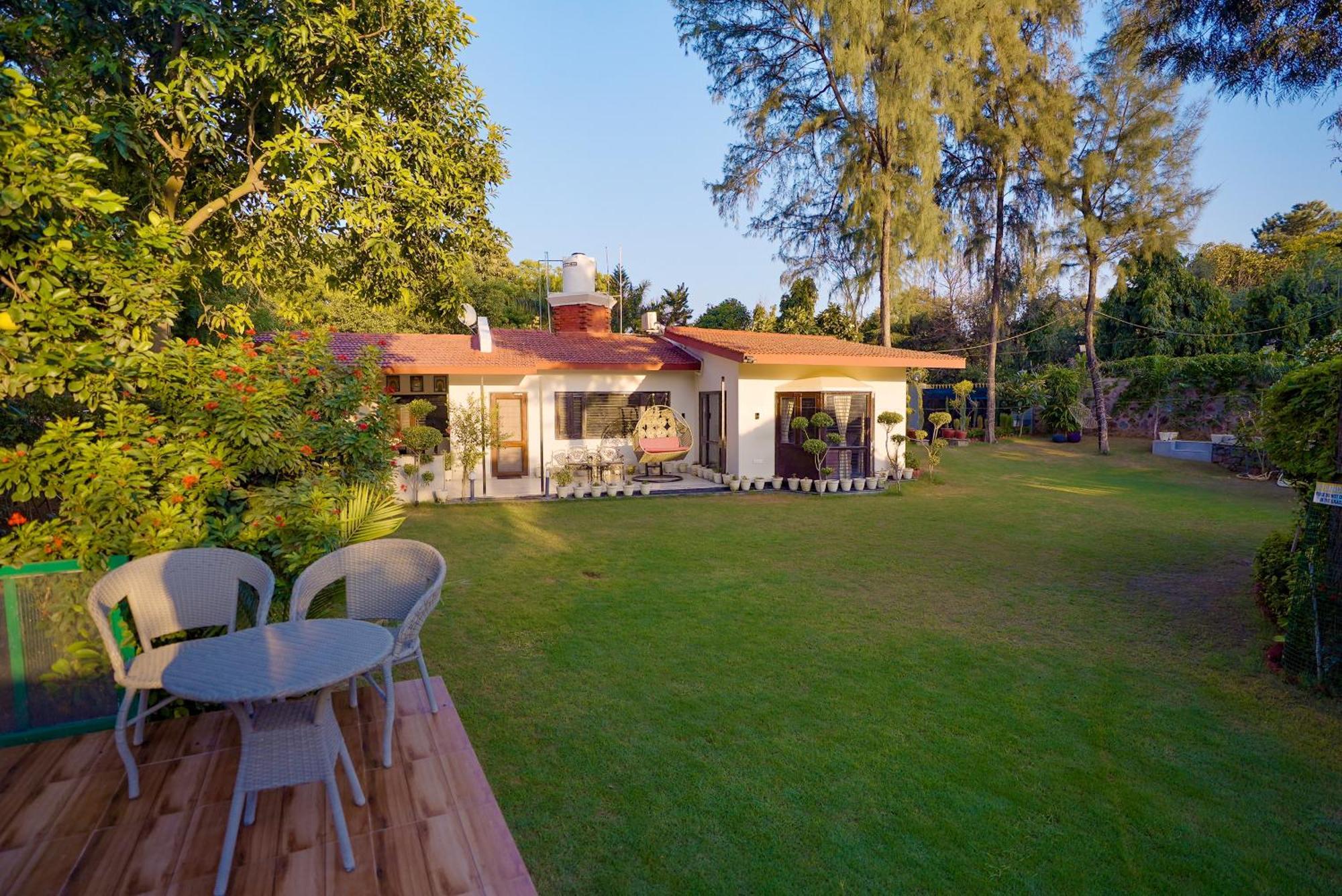 Villa Farm The Retreat - With Private Pool Manesar Esterno foto